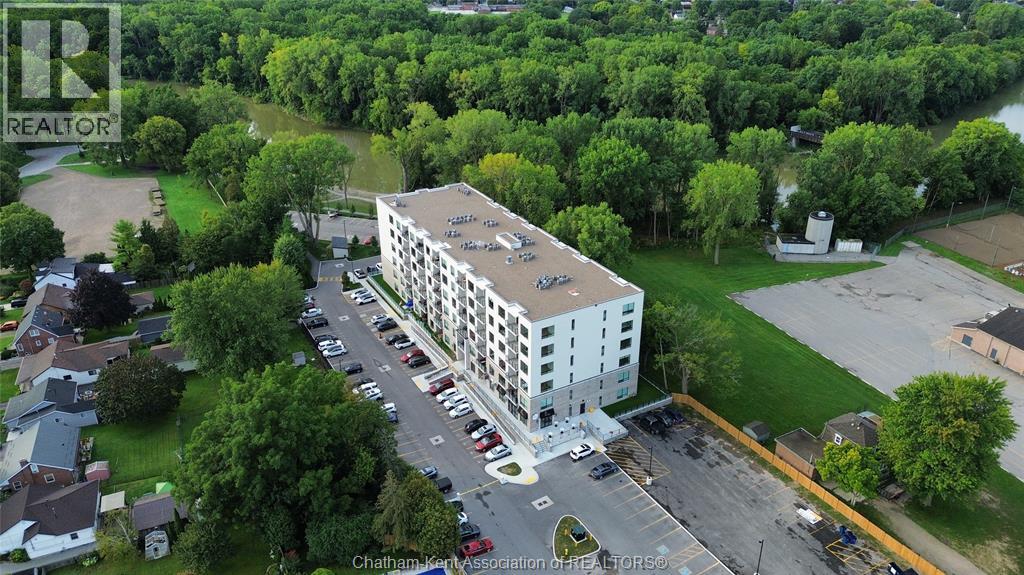 364 Grand AVENUE East Unit# 512, Chatham — photo 2