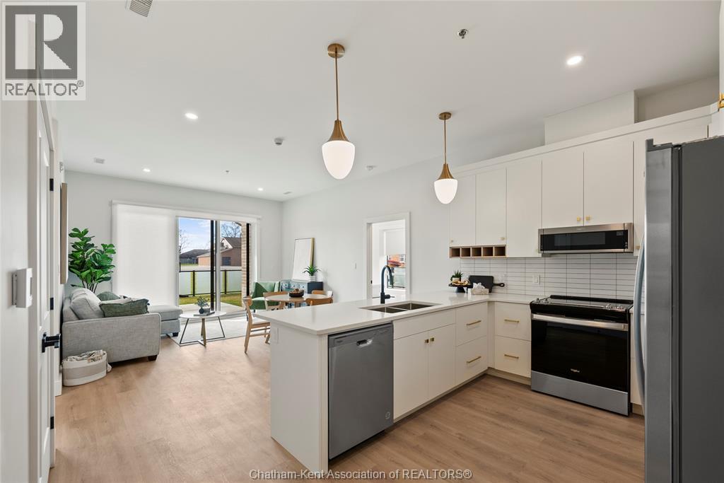 364 Grand AVENUE East Unit# 512, Chatham — photo 4