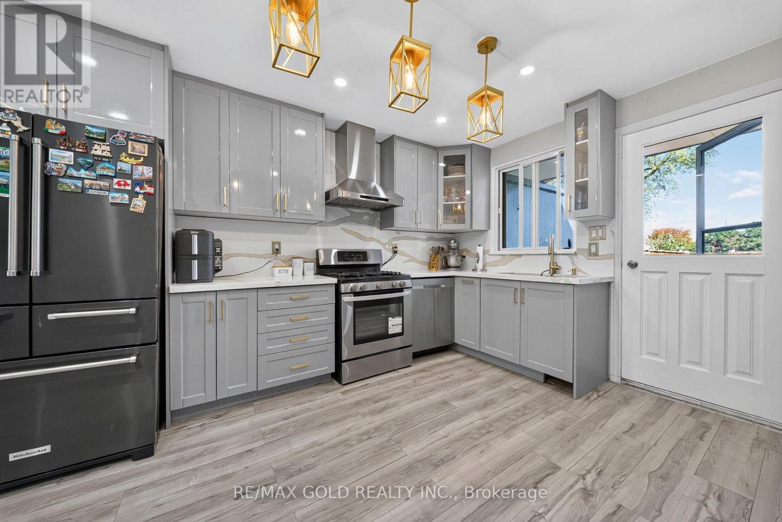 64 DRAKE BOULEVARD - 13