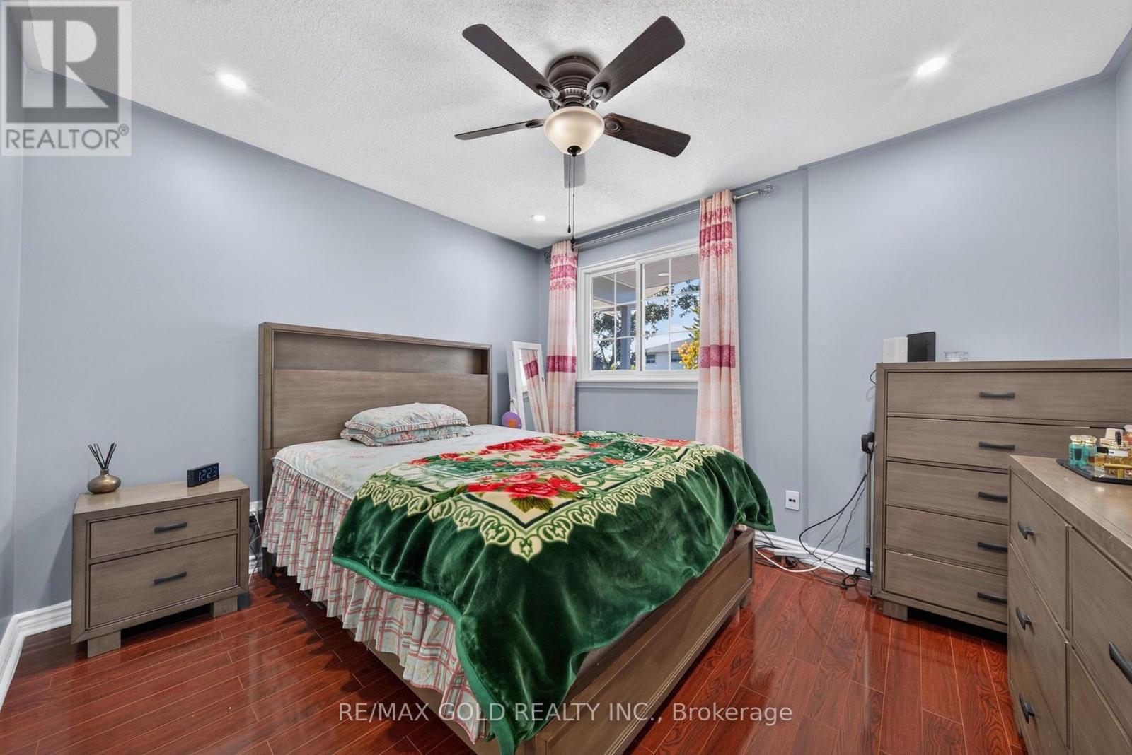 64 DRAKE BOULEVARD - 16