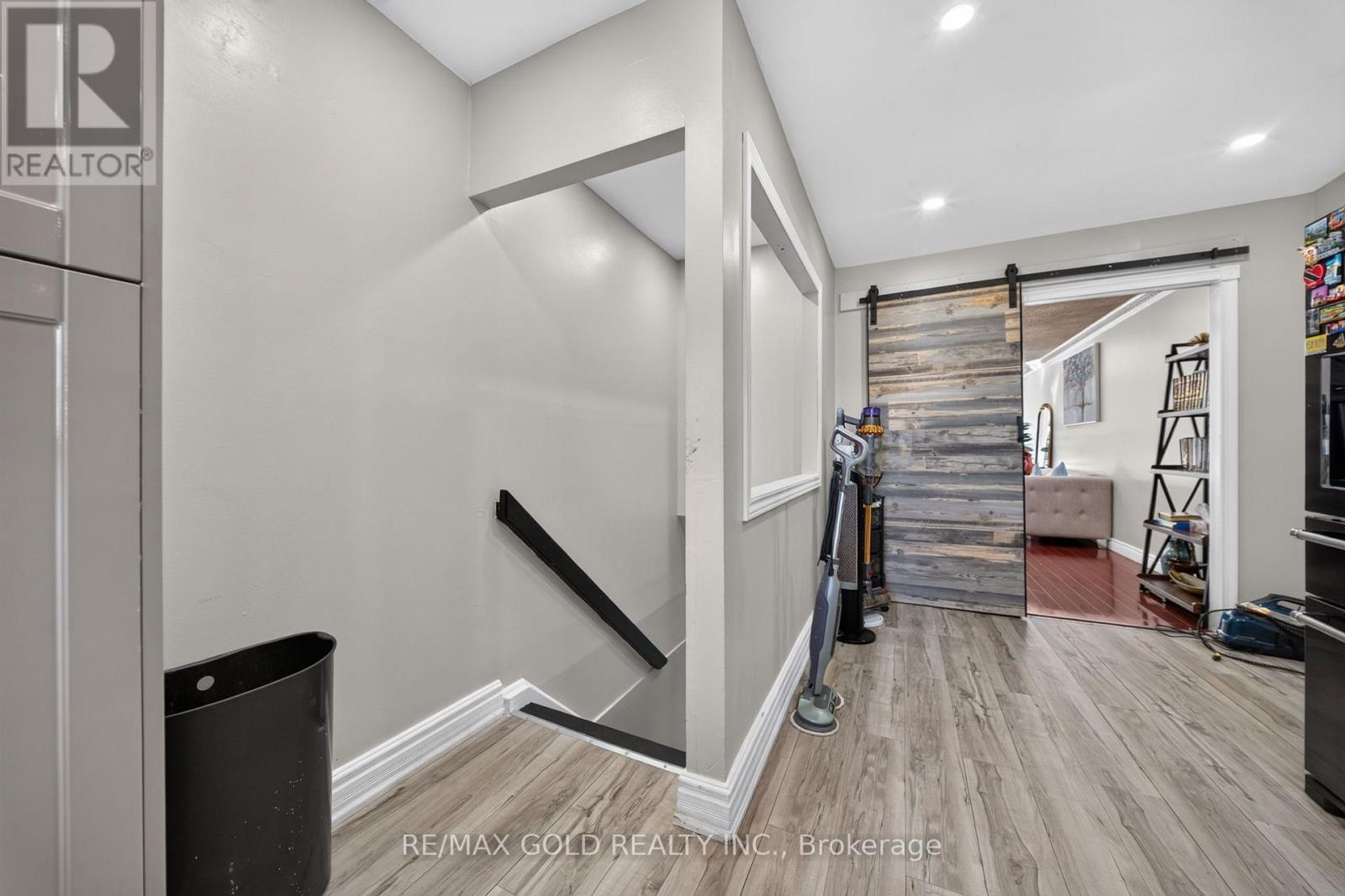64 DRAKE BOULEVARD - 21