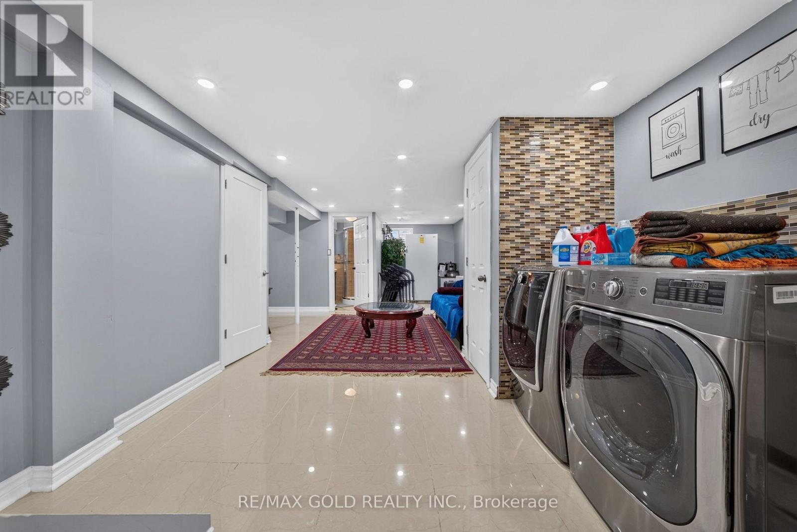 64 DRAKE BOULEVARD - 22