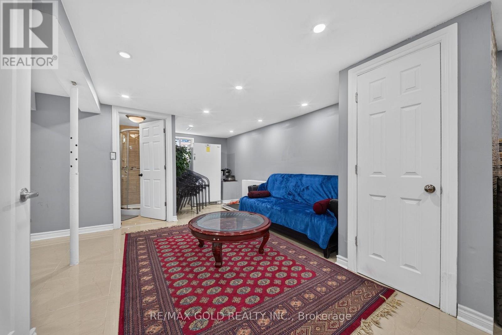 64 DRAKE BOULEVARD - 23