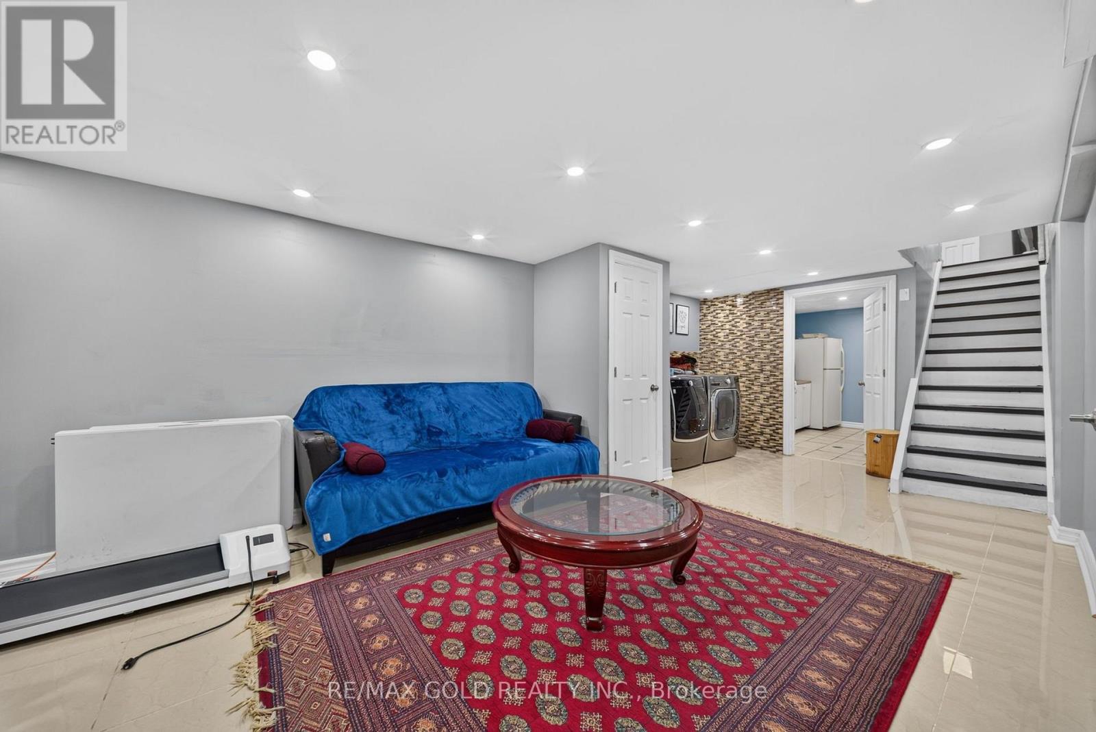 64 DRAKE BOULEVARD - 24