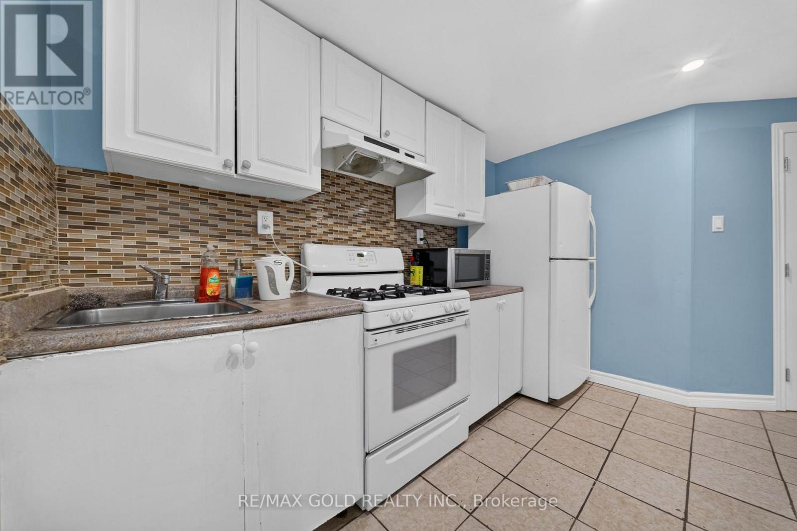 64 DRAKE BOULEVARD - 32