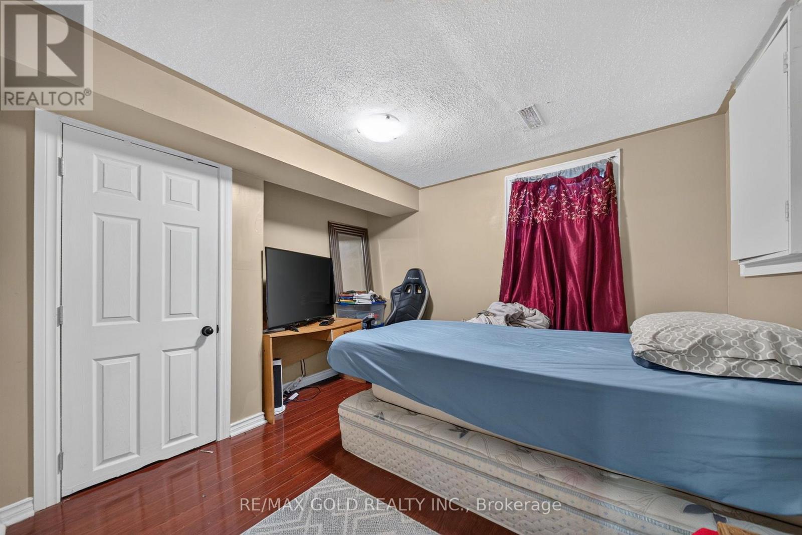 64 DRAKE BOULEVARD - 35