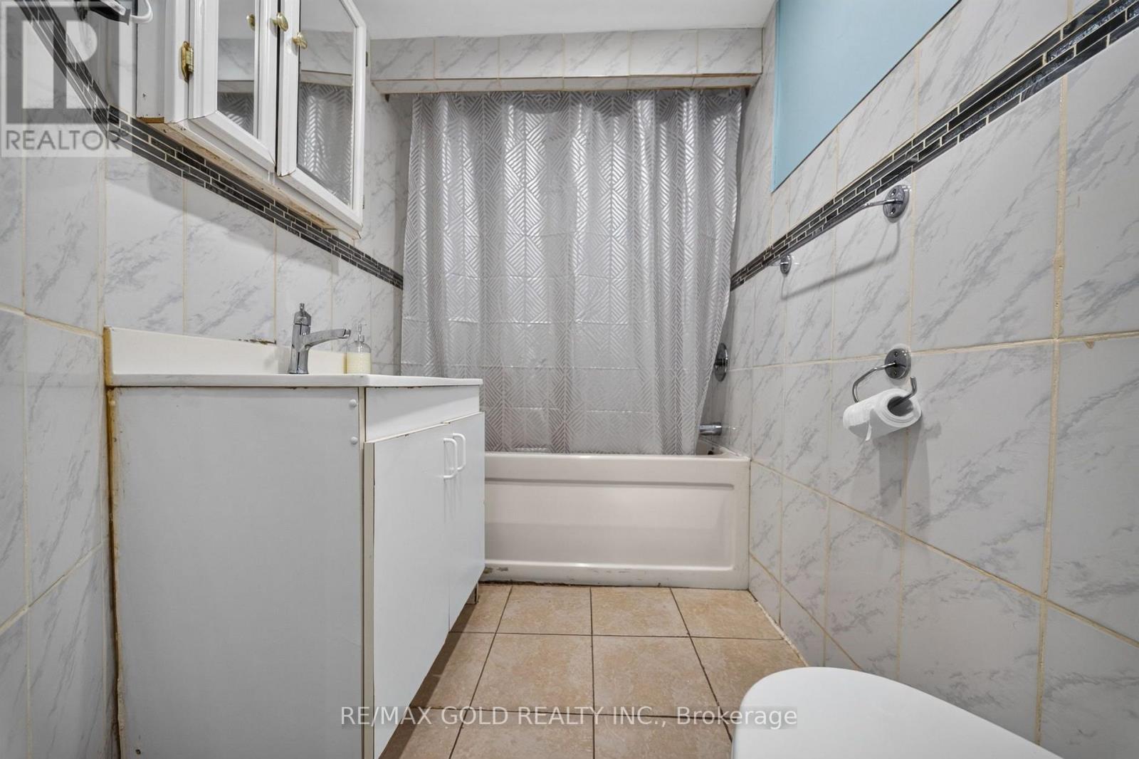 64 DRAKE BOULEVARD - 38
