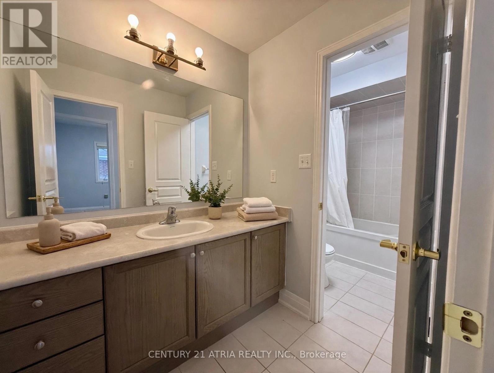 1268 Blencowe Crescent, Newmarket, ON photo 11