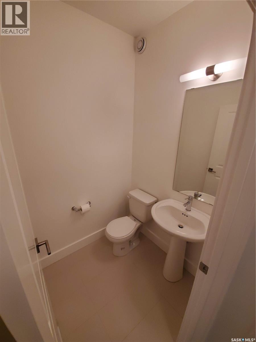 447 Eaton LANE, Saskatoon — photo 8