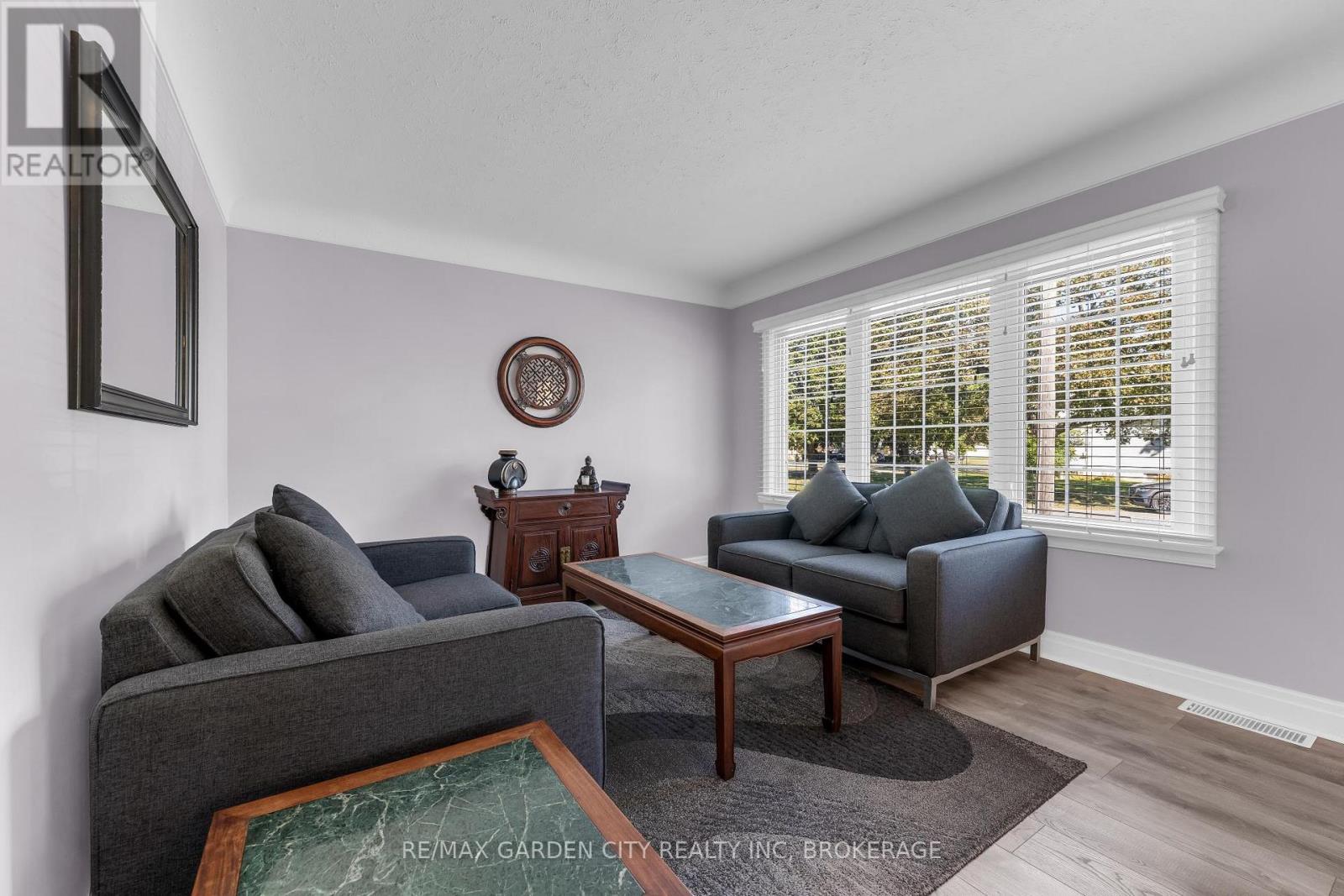 4 MANOR ROAD, St. Catharines (Vine/Linwell) — photo 3