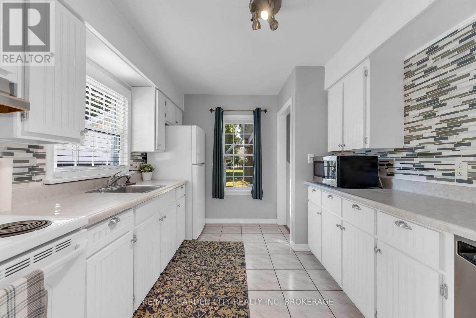 4 MANOR ROAD, St. Catharines (Vine/Linwell) — photo 6