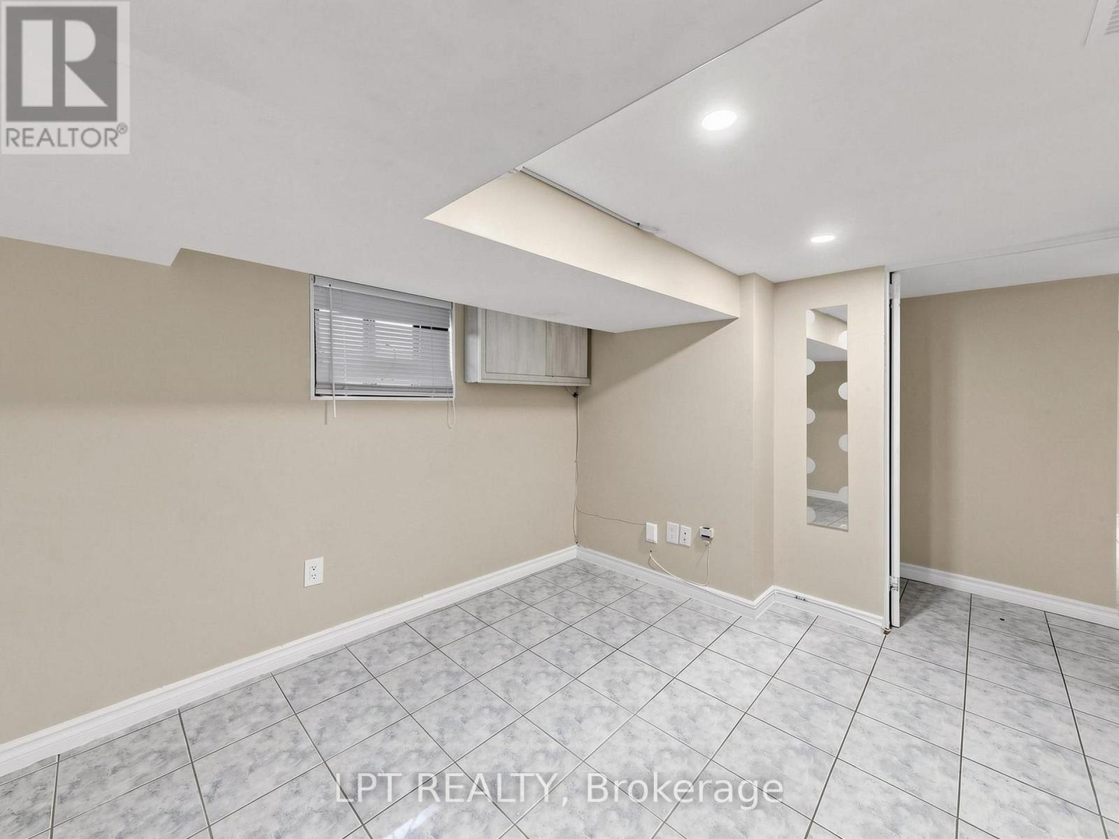 303 OAKWOOD AVENUE - 25