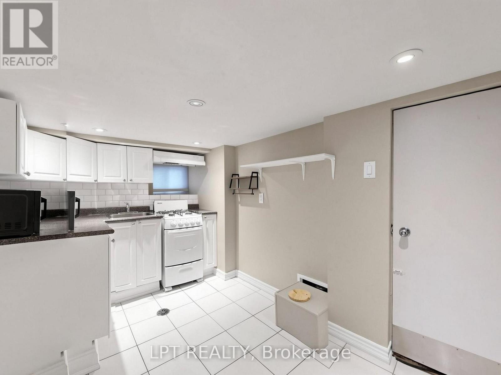 303 OAKWOOD AVENUE - 27