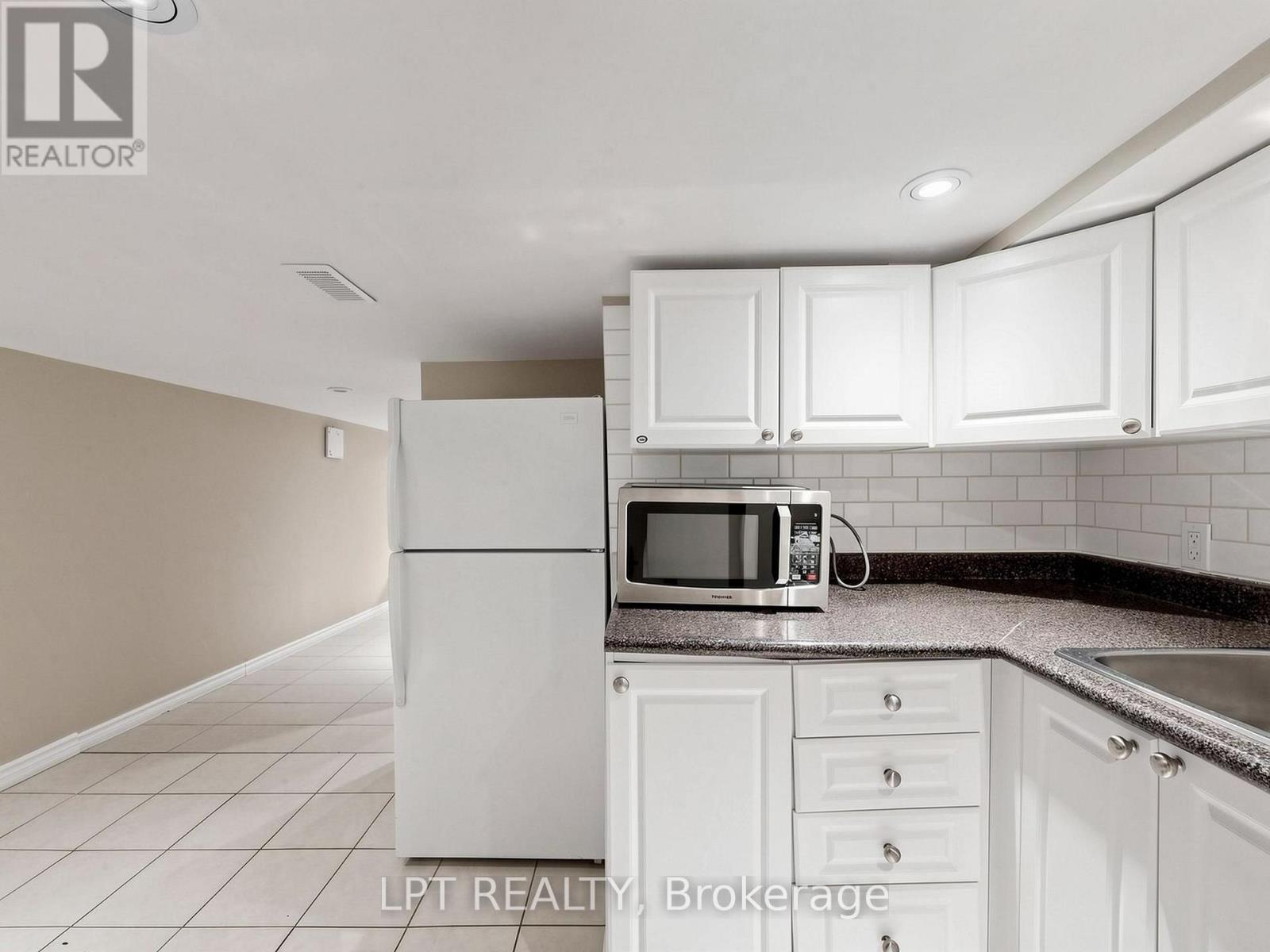 303 OAKWOOD AVENUE - Image 29