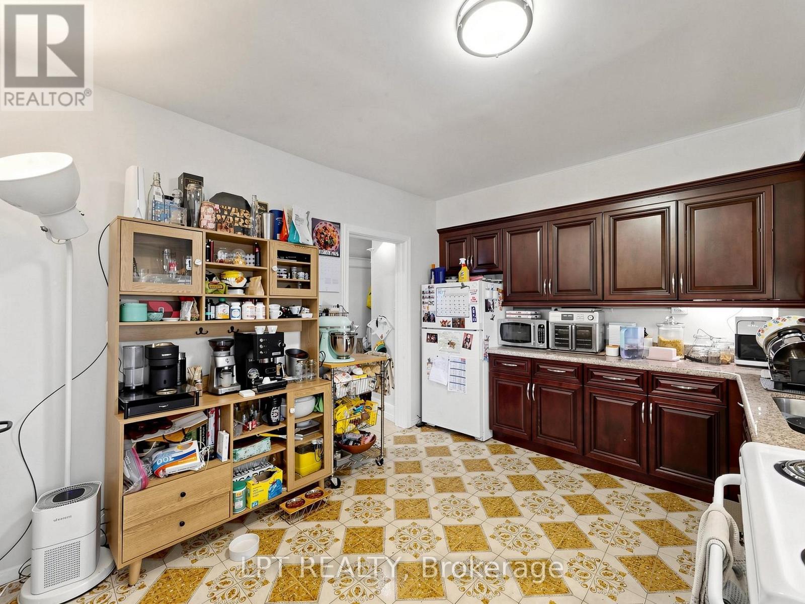 303 OAKWOOD AVENUE - 4