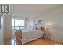 1002 - 11 Townsgate Drive, Vaughan, ON L4J8G4 Photo 7