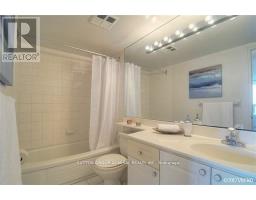 1002 - 11 Townsgate Drive, Vaughan, ON L4J8G4 Photo 9