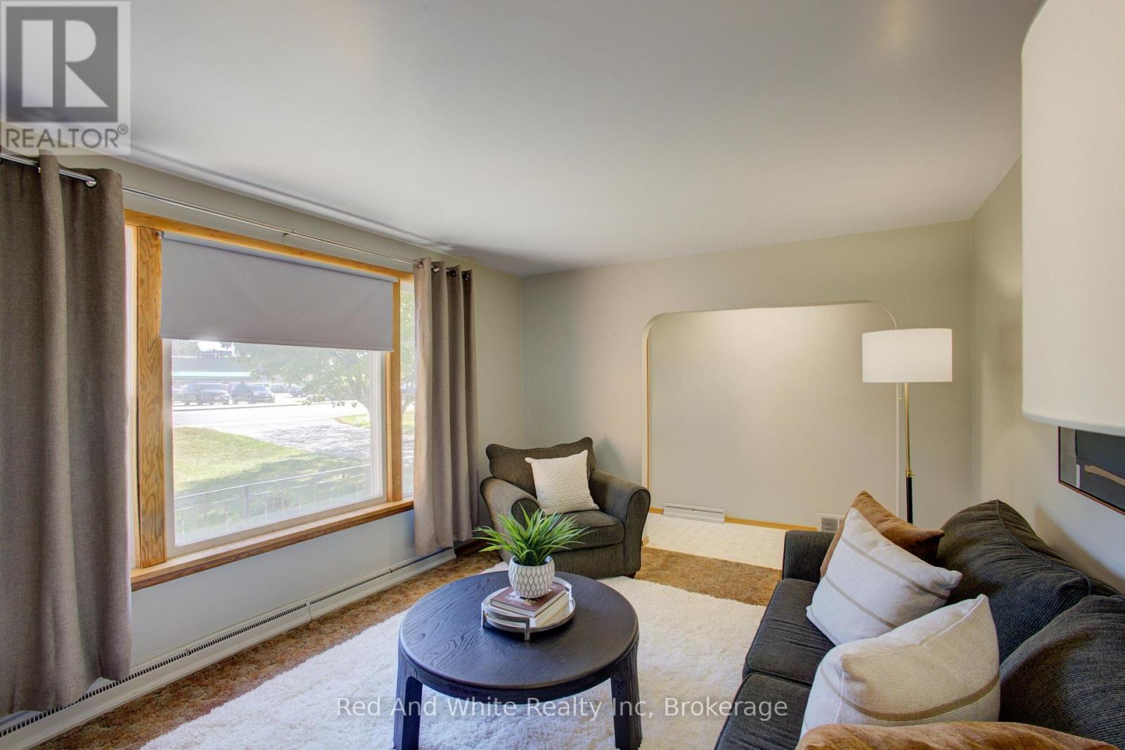 1203 YONGET STREET S, Brockton — photo 10