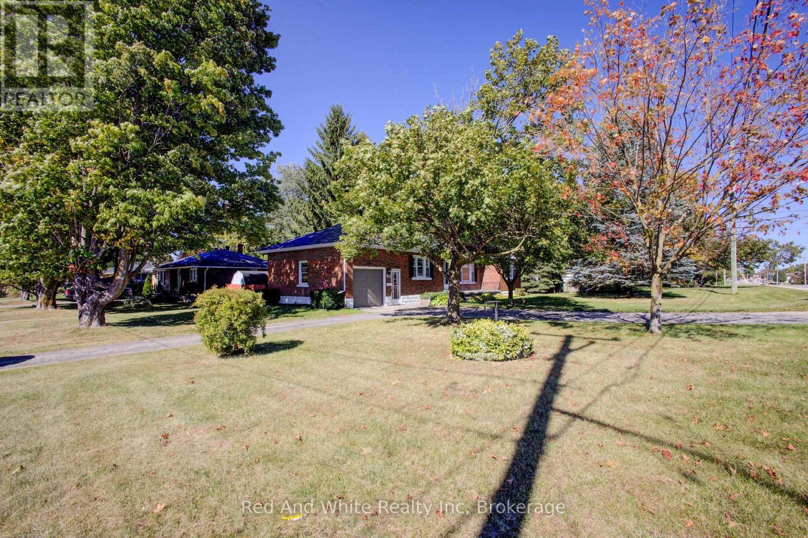 1203 YONGET STREET S, Brockton — photo 4