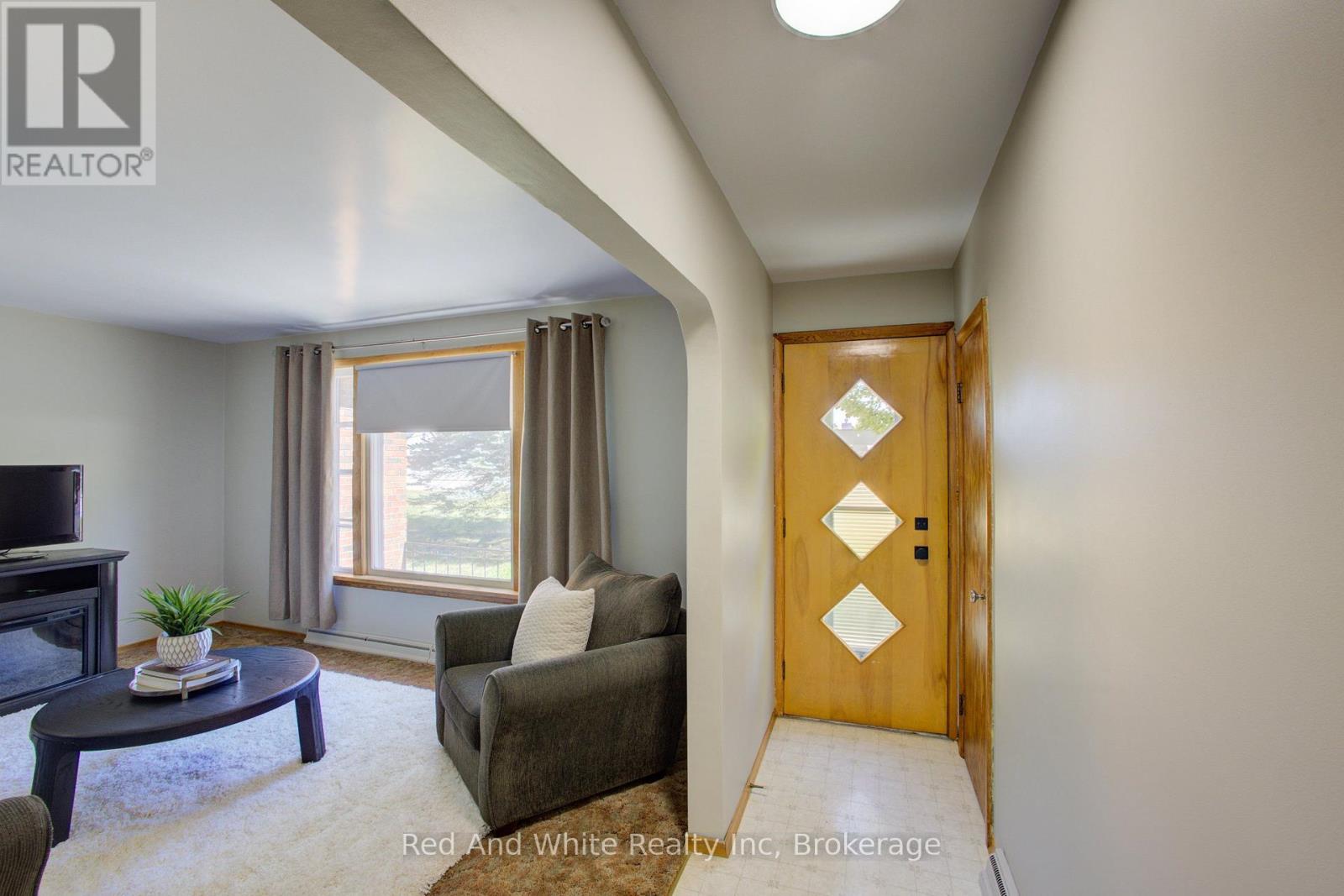 1203 YONGET STREET S, Brockton — photo 6