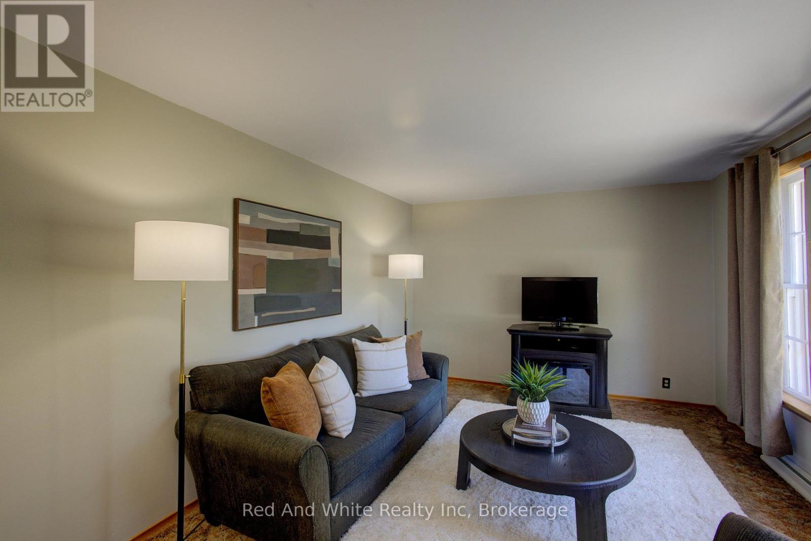 1203 YONGET STREET S, Brockton — photo 8
