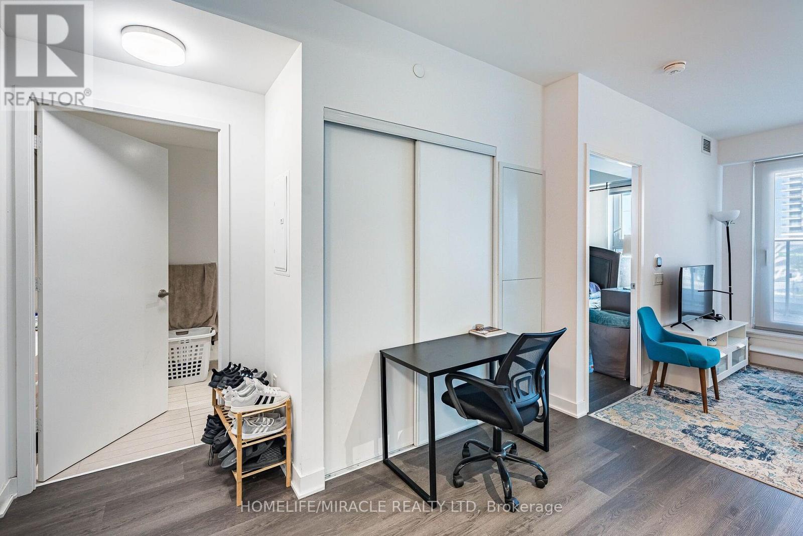 #209 3900 CONFEDERATION PARKWAY - 18