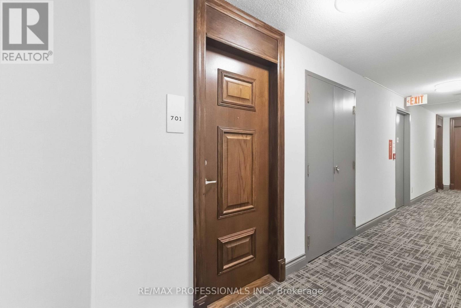 701 - 5 MICHAEL POWER PLACE, Toronto (Islington-City Centre West) — photo 2