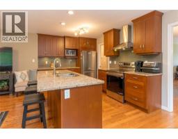 6664 Buena Vista Rd, Central Saanich, BC V8Z5W7 Photo 13