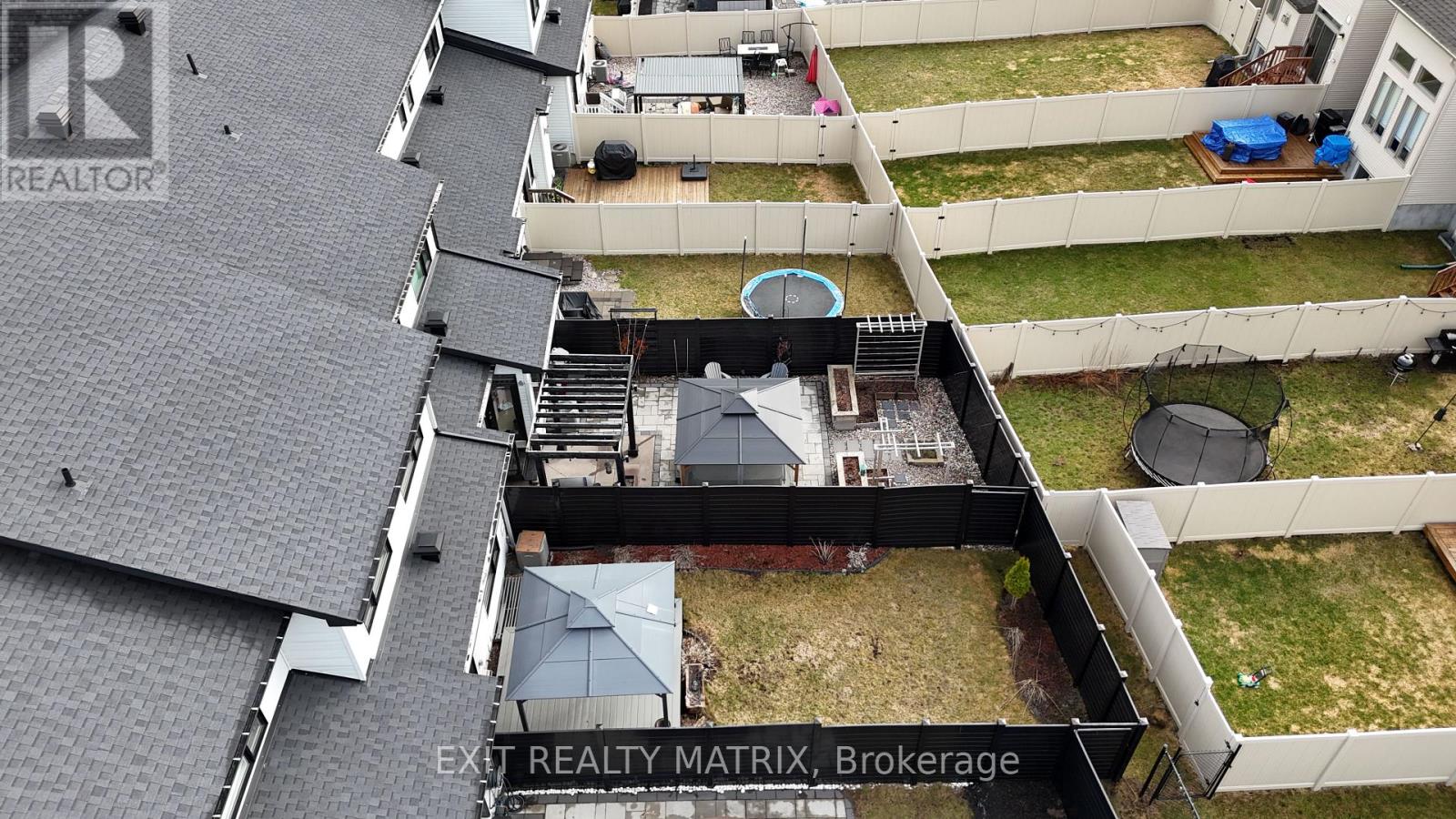 656 PUTNEY CRESCENT - Image 35