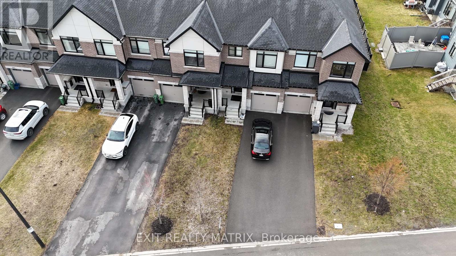 656 PUTNEY CRESCENT - 36