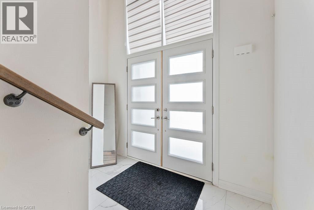 61 GEORGE BRIER Drive E, Paris — photo 2