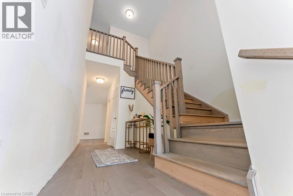 61 GEORGE BRIER Drive E, Paris — photo 5