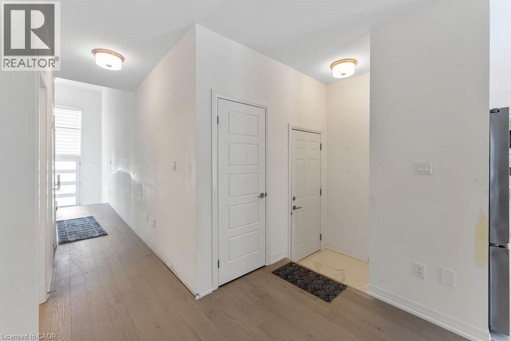 61 GEORGE BRIER Drive E, Paris — photo 6
