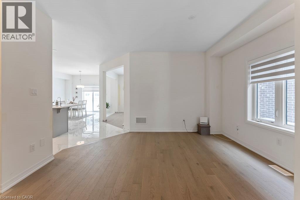 61 GEORGE BRIER Drive E, Paris — photo 8