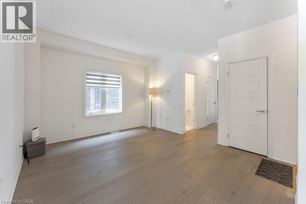 61 GEORGE BRIER Drive E, Paris — photo 9