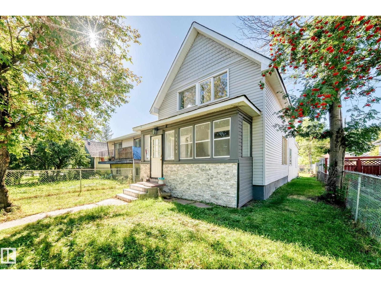 11908 77 ST NW - 1
