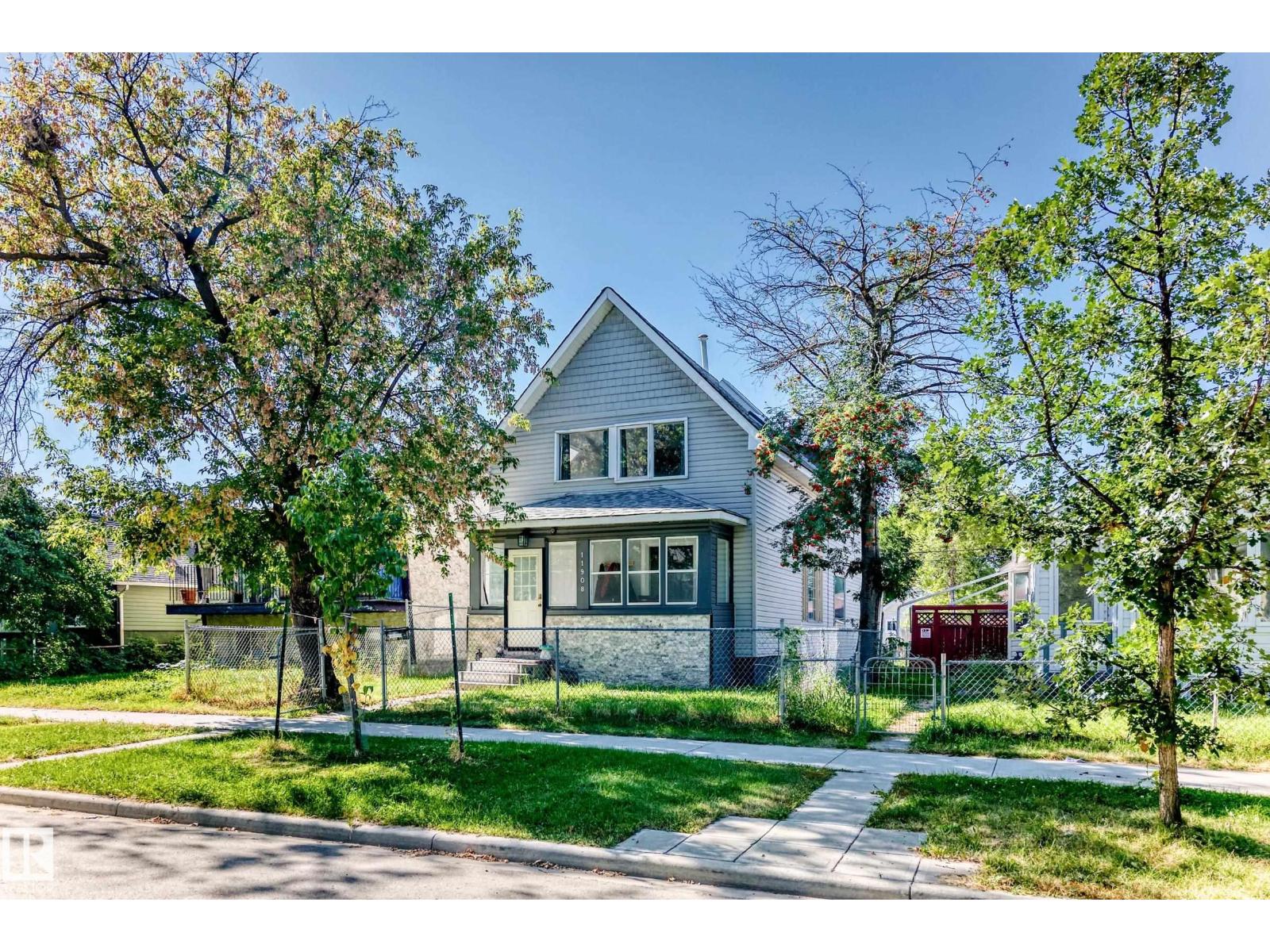 11908 77 ST NW - 2