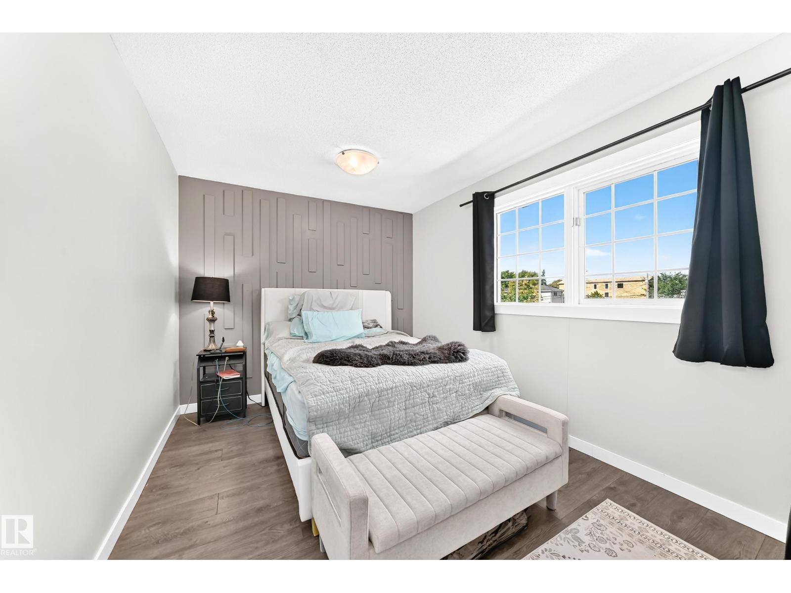 11908 77 ST NW - 25