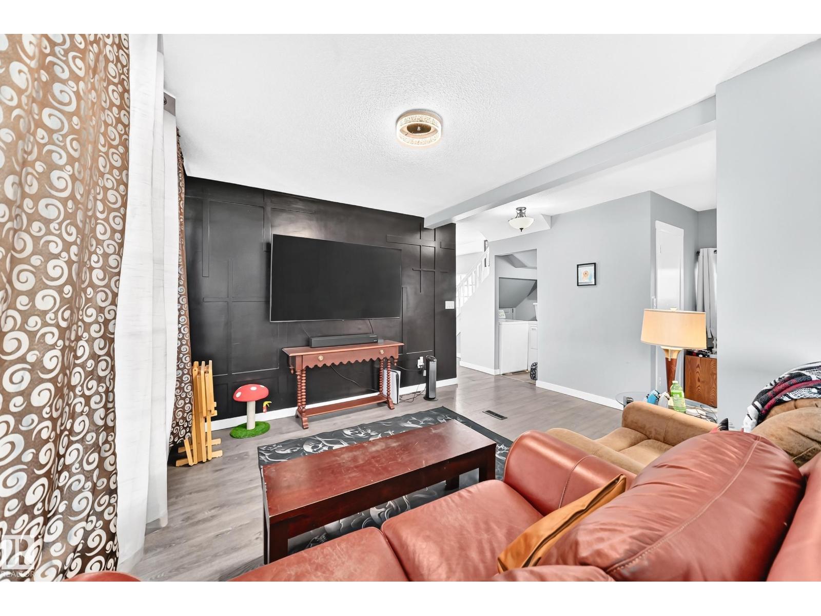 11908 77 ST NW - 10