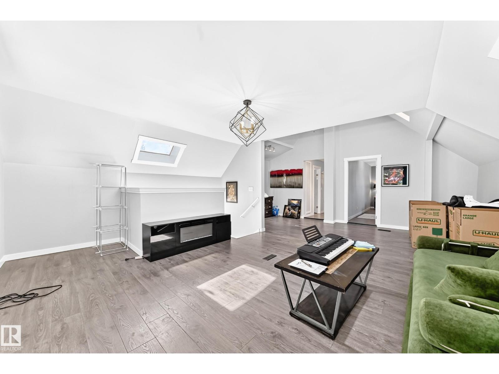 11908 77 ST NW - 37