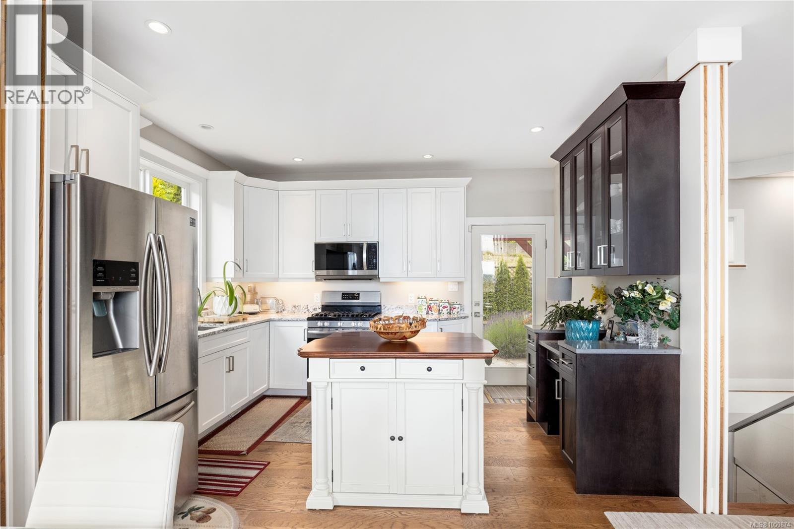 #9 1584 Adelaide St - 11