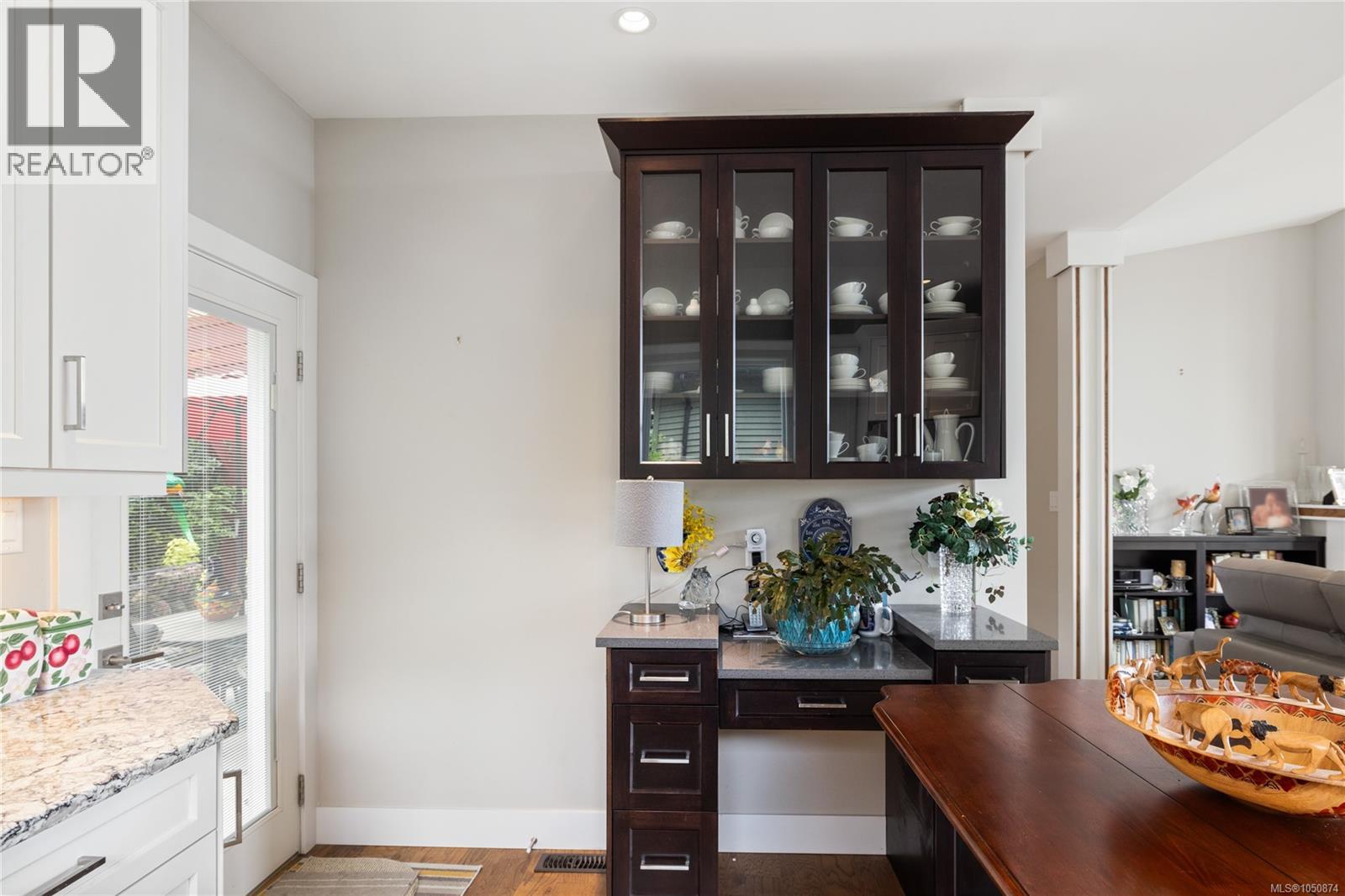 #9 1584 Adelaide St - Image 17