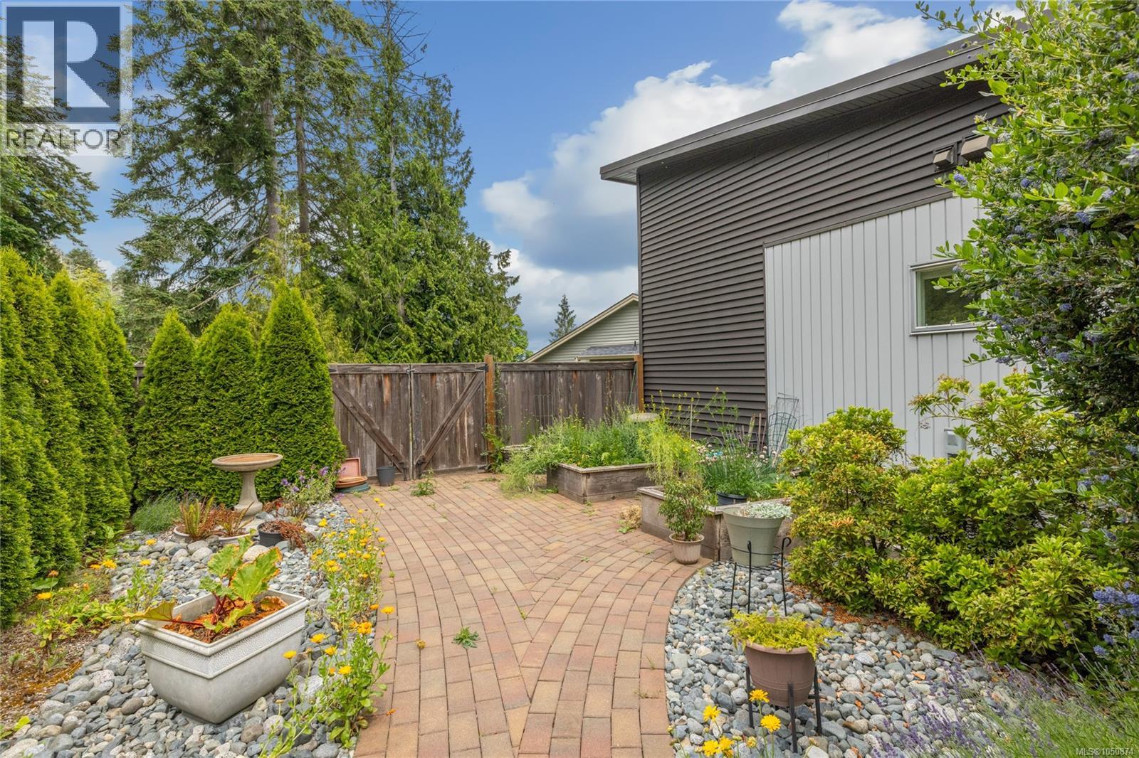 #9 1584 Adelaide St - 44