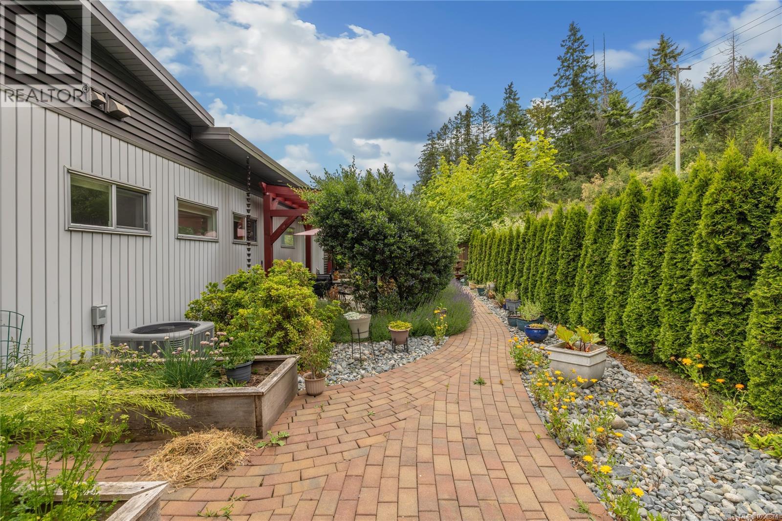 #9 1584 Adelaide St - Image 45