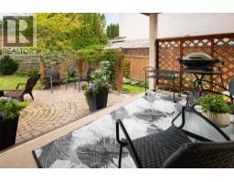 Kitchen - 1888 Porthill Drive, Kelowna, BC V1V1R9 Photo 11