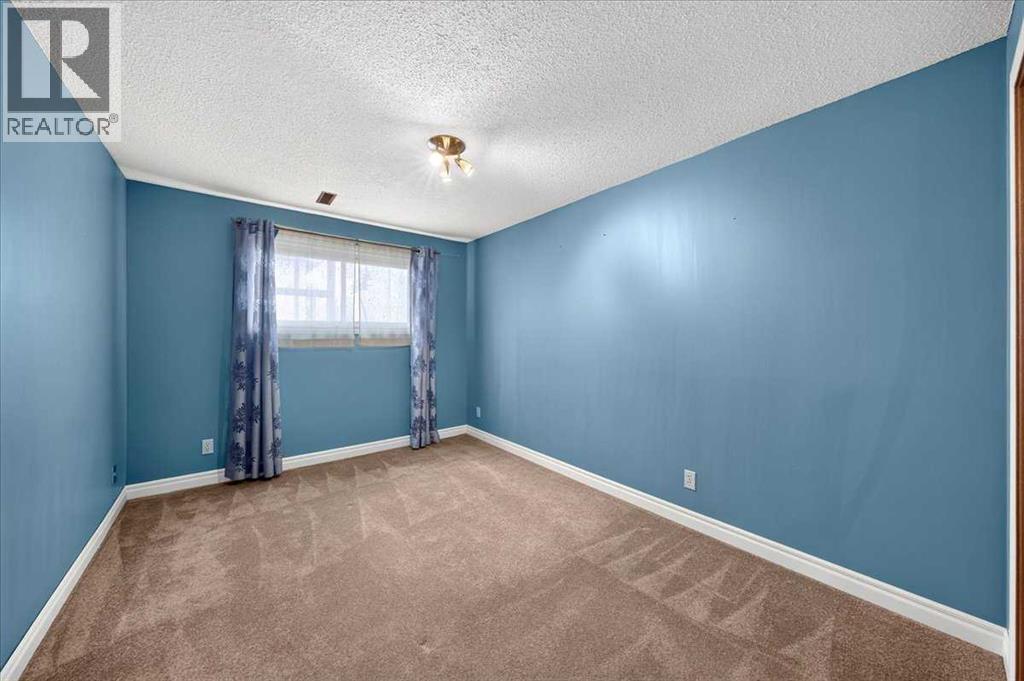 6407 34 Avenue NW - photo 25