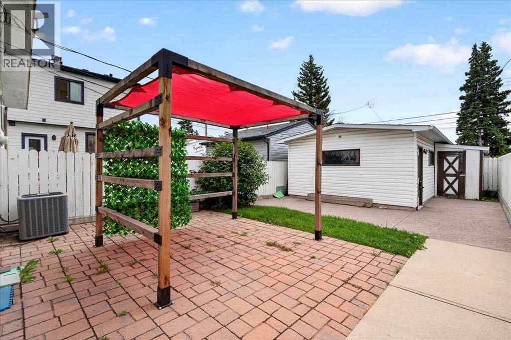 6407 34 Avenue NW - photo 26