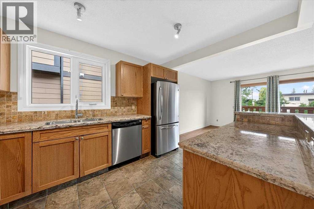6407 34 Avenue NW - photo 5