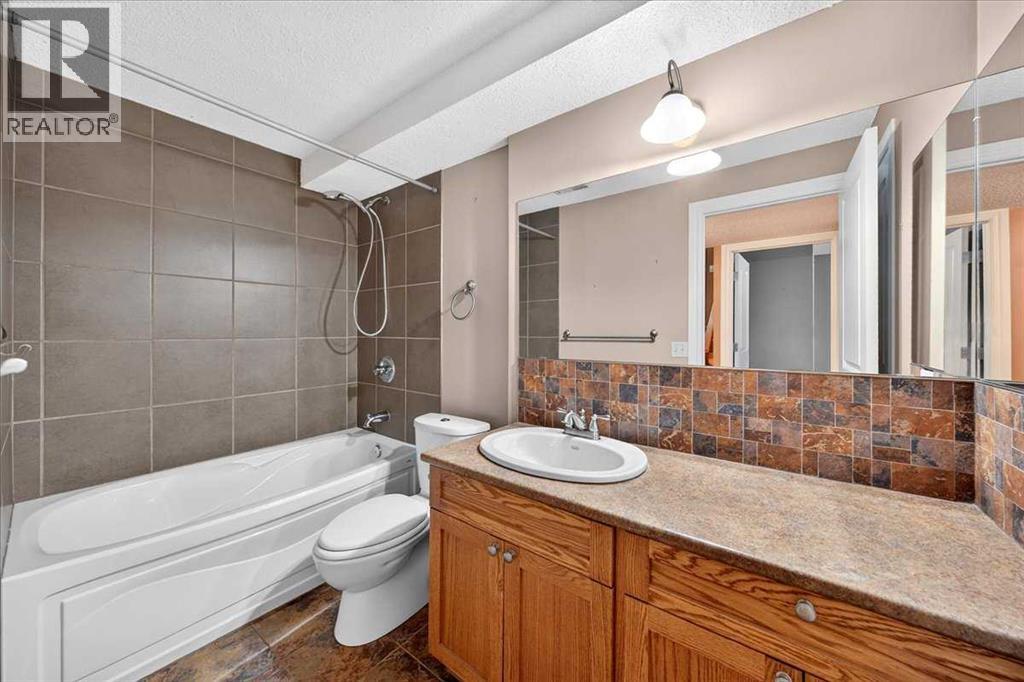 6407 34 Avenue NW - photo 23