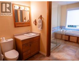 9767 & 9765 Pighin Road, Cranbrook, BC V1C7C9 Photo 16